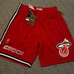 Large hardwood classics/ Mitchell & ness Miami heat basketball shorts